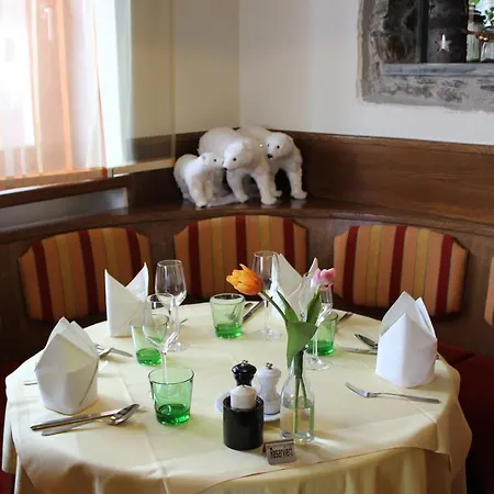 Restaurant Schweizerhaus 호텔