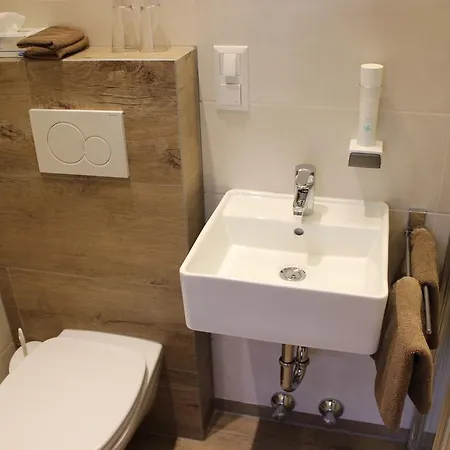 Restaurant Schweizerhaus 호텔 클라겐푸르트