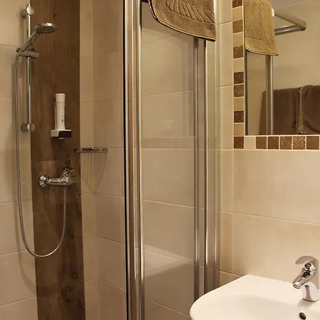 Restaurant Schweizerhaus 호텔