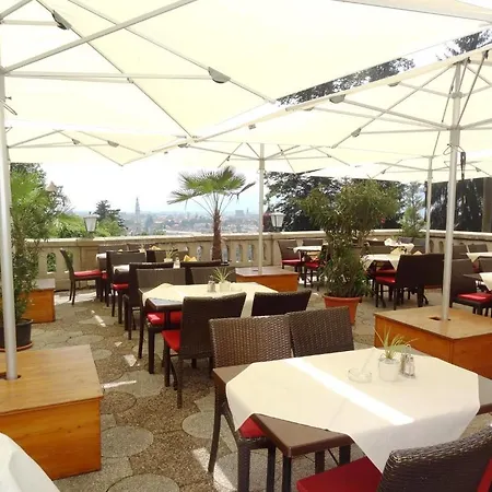Restaurant Schweizerhaus מלון